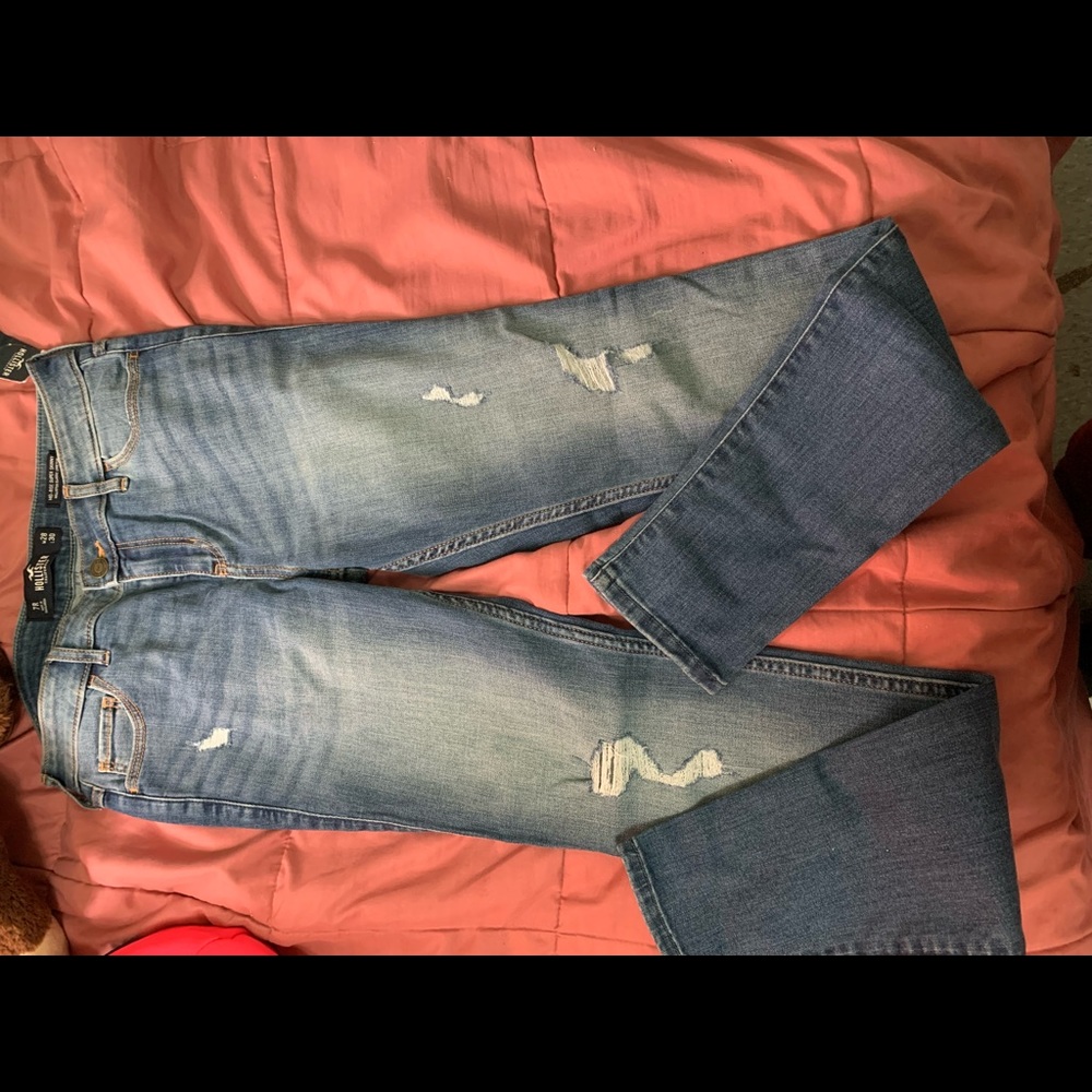 Brand new with tags hollister mid rise super skinny jeans.